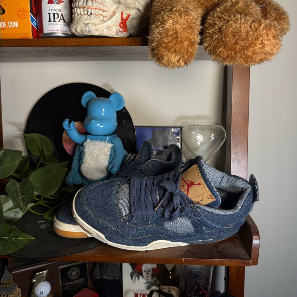 Levi’s x Air Jordan 4 Retro “Denim” - Picture 3 of 6